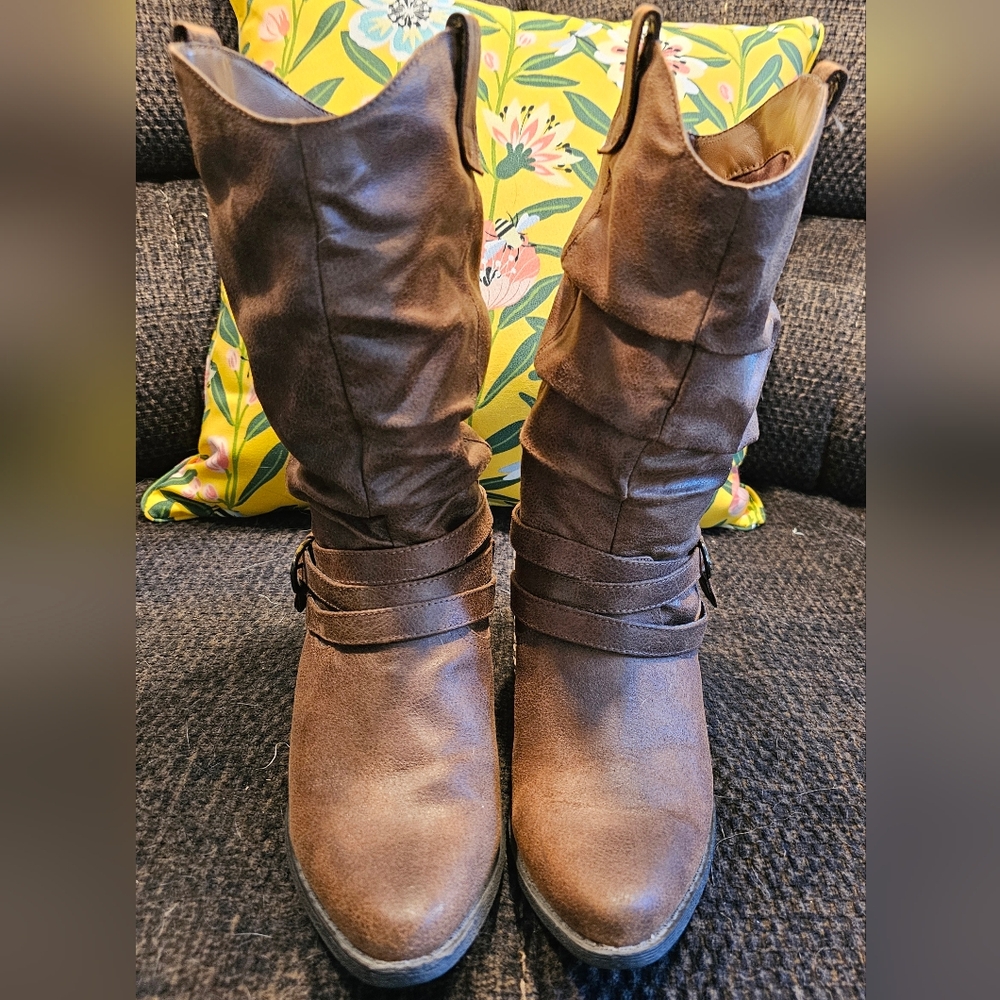 Womens Earthy brown size 8M street boot